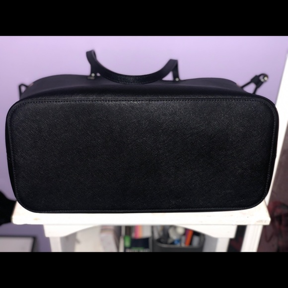 Black Micheal Kors tote - Picture 2 of 5